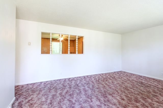 354 Crest Dr, Clarksville, TN 37043