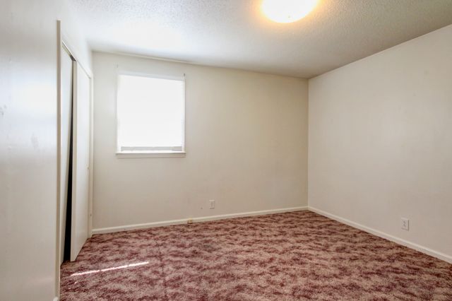 354 Crest Dr, Clarksville, TN 37043
