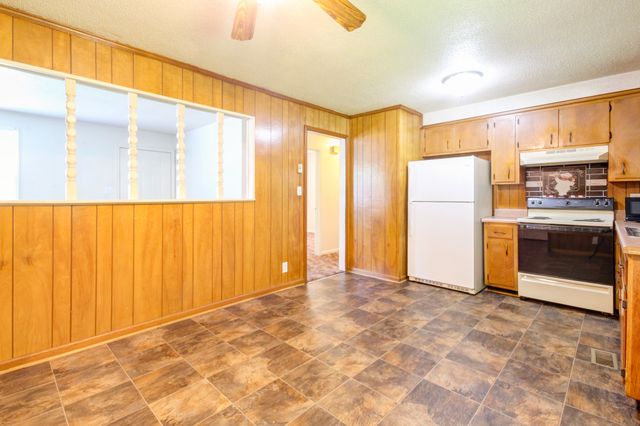 354 Crest Dr, Clarksville, TN 37043