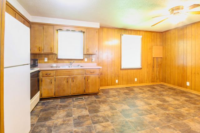 354 Crest Dr, Clarksville, TN 37043