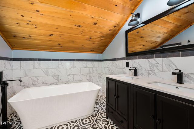 191 Bear Ridge Drive, Butler, TN 37640