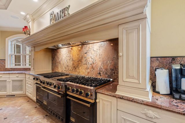 561 W 58th Street, Hinsdale, IL 60521