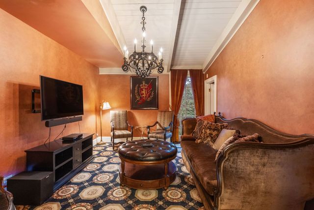 561 W 58th Street, Hinsdale, IL 60521