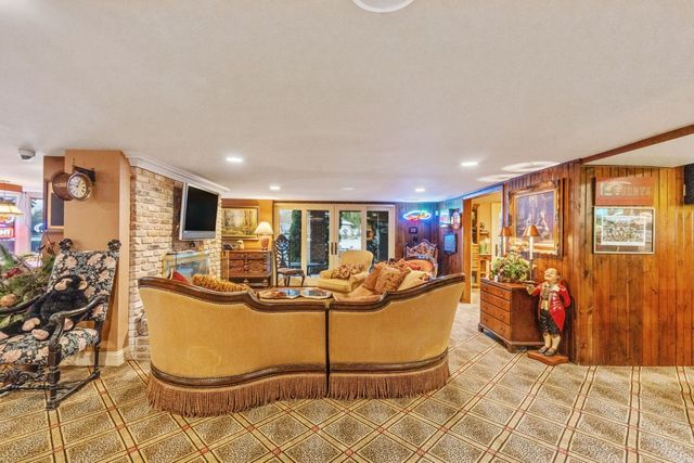 561 W 58th Street, Hinsdale, IL 60521