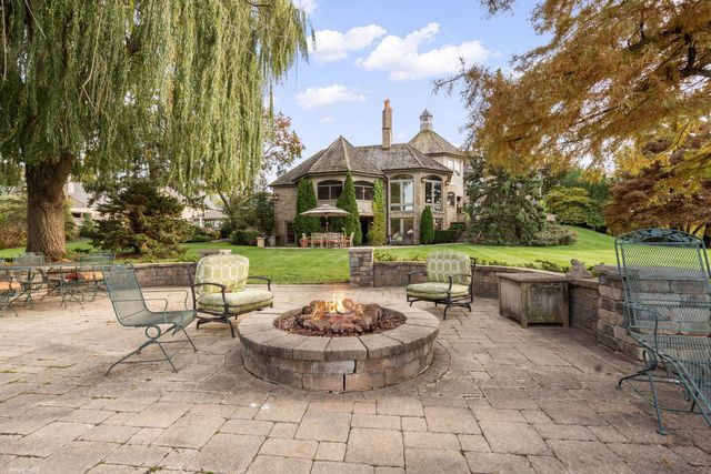 561 W 58th Street, Hinsdale, IL 60521