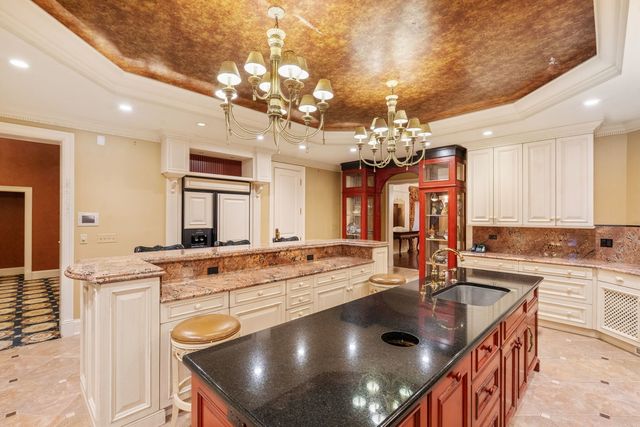 561 W 58th Street, Hinsdale, IL 60521