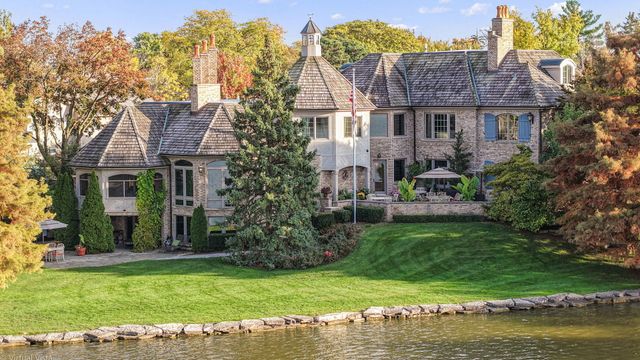 561 W 58th Street, Hinsdale, IL 60521