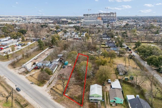 5222 Bennington Street, Houston, TX 77028