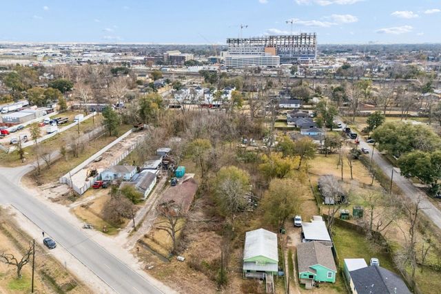 5222 Bennington Street, Houston, TX 77028