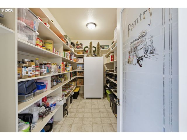 1625 GEMMA St Nw, Salem, OR 97304