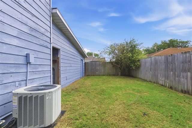 301 Crystal Lane, Sulphur, LA 70663