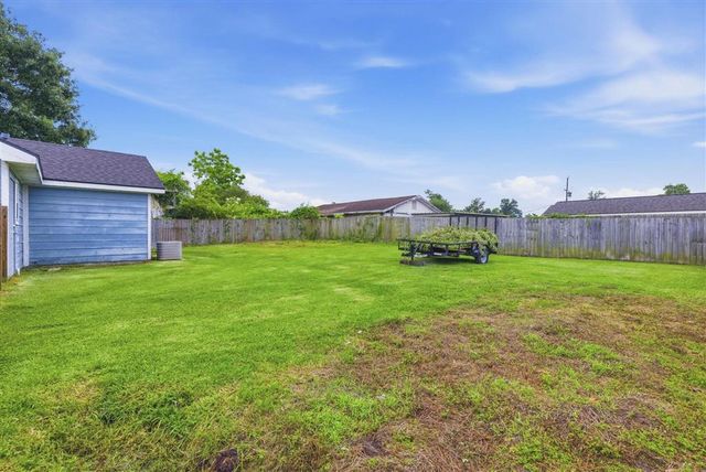 301 Crystal Lane, Sulphur, LA 70663