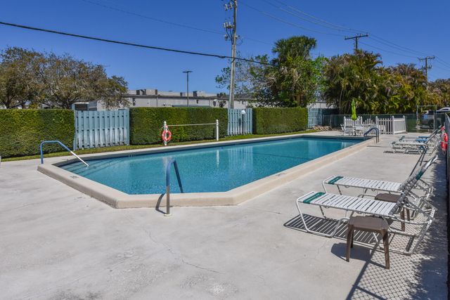 950 S Kanner Highway, Stuart, FL 34994