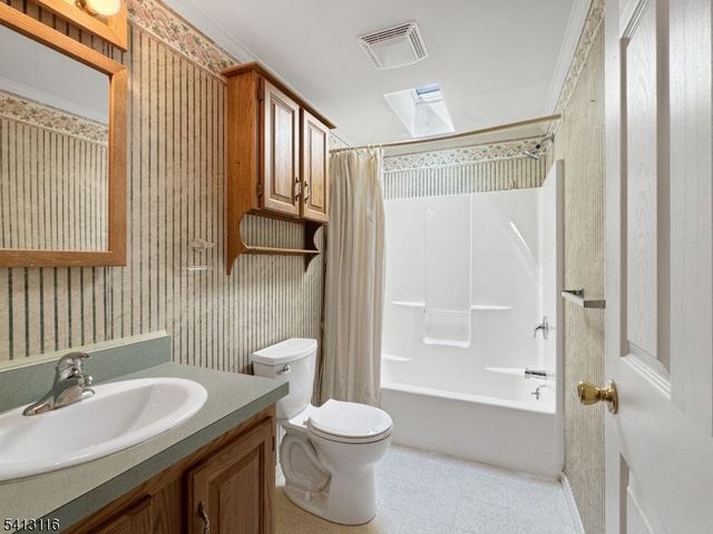 3 Stonehill Lane, White Twp., NJ 07823