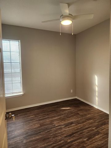 611 Carpenter Ave 201, Austin, TX 78753