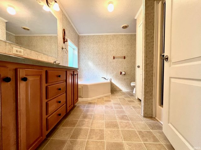 10460 E State Road 450, Shoals, IN 47581