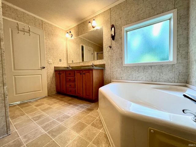 10460 E State Road 450, Shoals, IN 47581