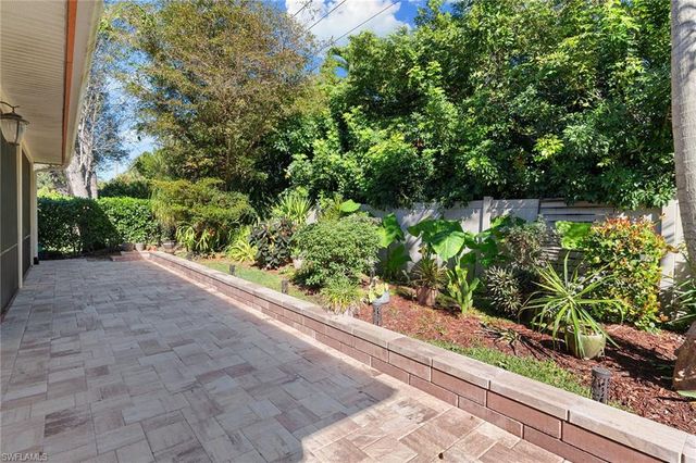 4778 Europa DR, Naples, FL 34105