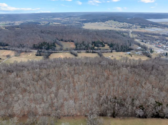 2 Normandy Rd, Normandy, TN 37360