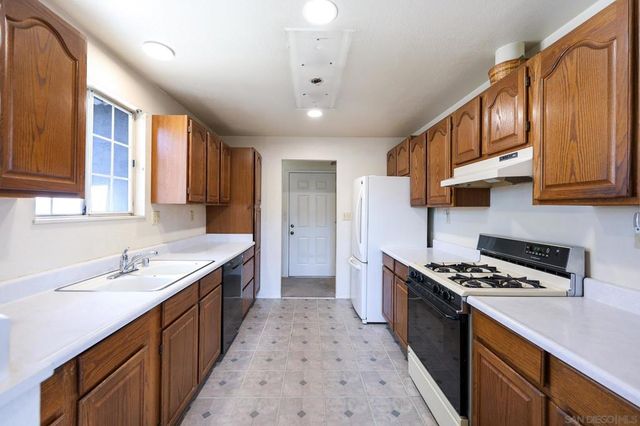 414 E Lincoln Ave, Escondido, CA 92026