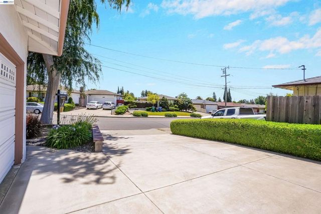 31590 Hugh Way, Hayward, CA 94544