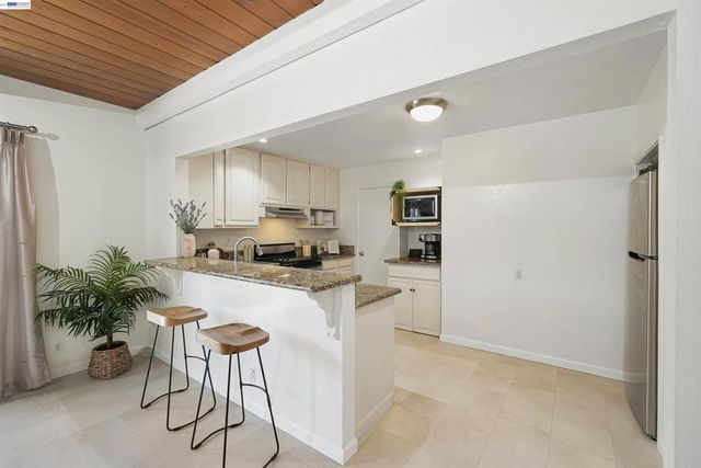 31590 Hugh Way, Hayward, CA 94544
