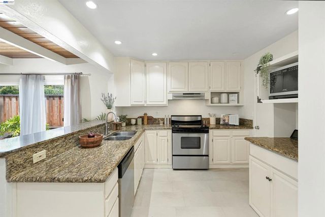 31590 Hugh Way, Hayward, CA 94544