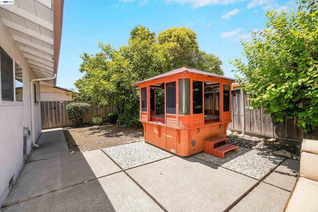 31590 Hugh Way, Hayward, CA 94544