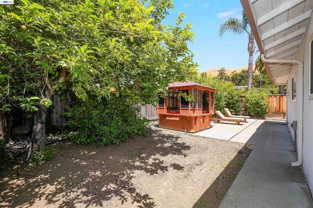 31590 Hugh Way, Hayward, CA 94544