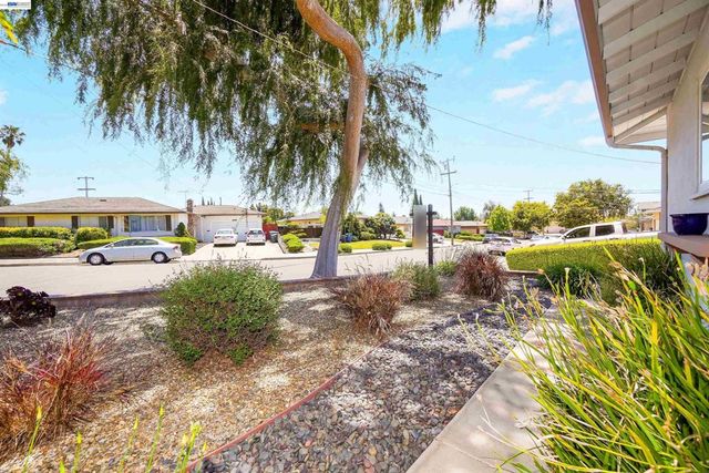 31590 Hugh Way, Hayward, CA 94544