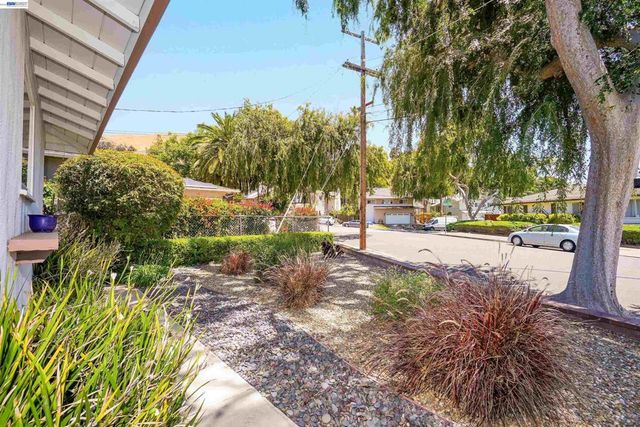 31590 Hugh Way, Hayward, CA 94544