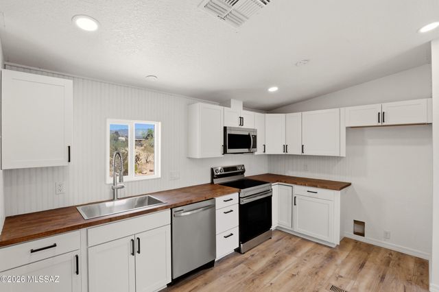 13520 E Whitehorse Trail, Vail, AZ 85641