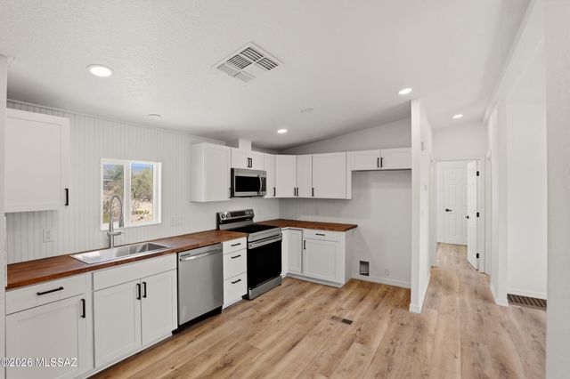 13520 E Whitehorse Trail, Vail, AZ 85641