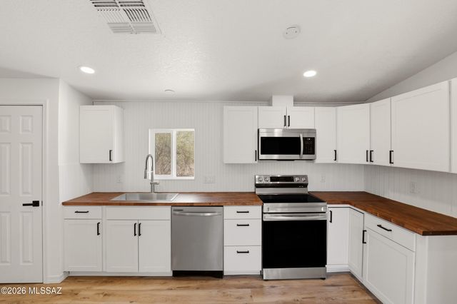13520 E Whitehorse Trail, Vail, AZ 85641