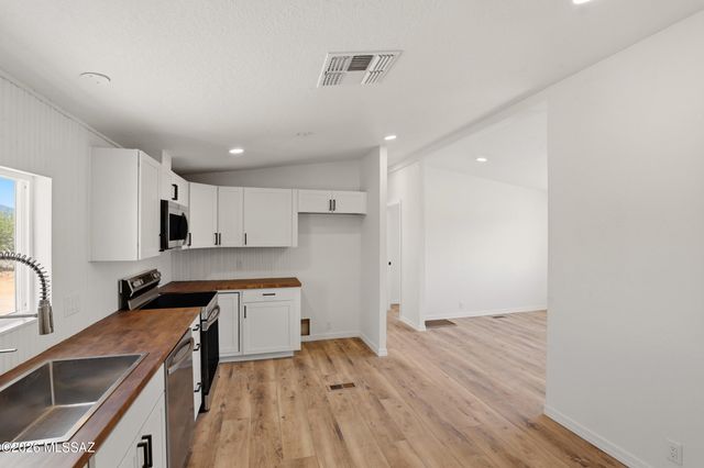 13520 E Whitehorse Trail, Vail, AZ 85641