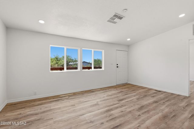 13520 E Whitehorse Trail, Vail, AZ 85641