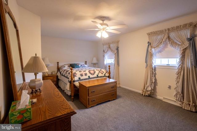 38 HOFFMAN RD, East Berlin, PA 17316