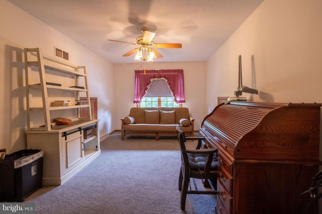 38 HOFFMAN RD, East Berlin, PA 17316