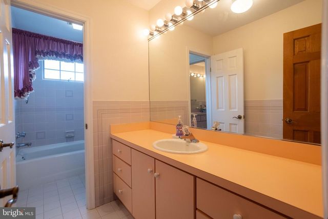 38 HOFFMAN RD, East Berlin, PA 17316