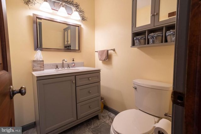 38 HOFFMAN RD, East Berlin, PA 17316