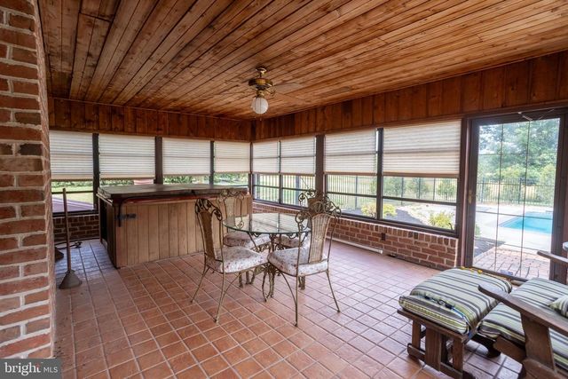 38 HOFFMAN RD, East Berlin, PA 17316