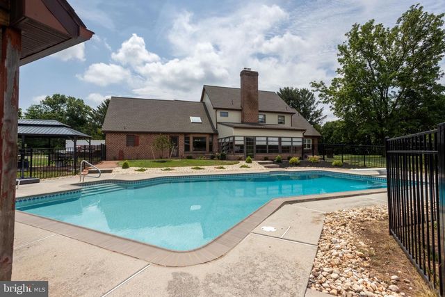 38 HOFFMAN RD, East Berlin, PA 17316
