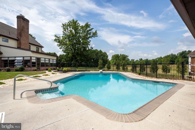 38 HOFFMAN RD, East Berlin, PA 17316