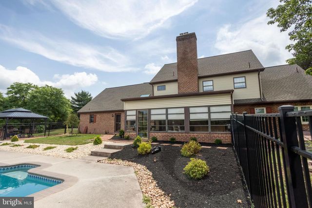38 HOFFMAN RD, East Berlin, PA 17316