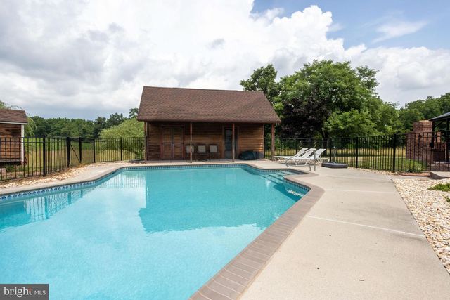 38 HOFFMAN RD, East Berlin, PA 17316