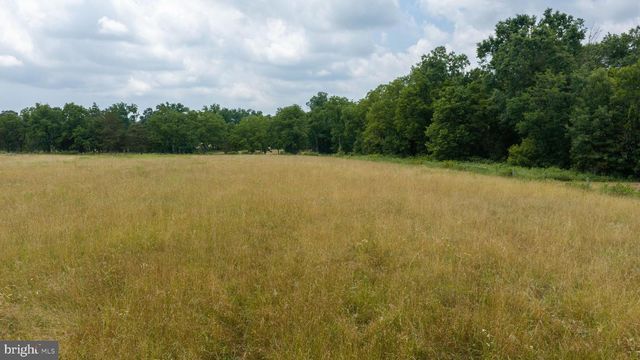 38 HOFFMAN RD, East Berlin, PA 17316