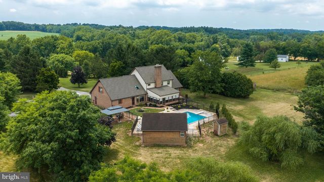 38 HOFFMAN RD, East Berlin, PA 17316
