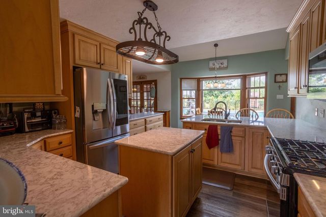 38 HOFFMAN RD, East Berlin, PA 17316