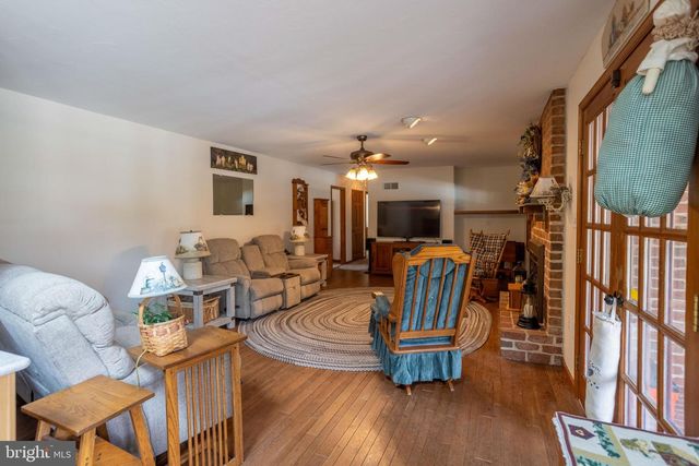 38 HOFFMAN RD, East Berlin, PA 17316
