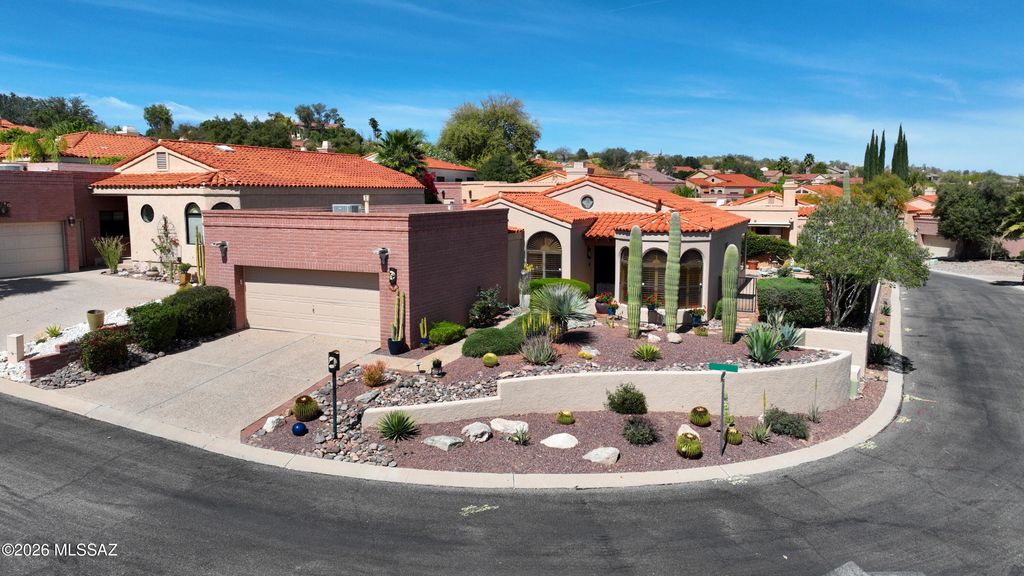 2570 W Ben Hogan Drive, Tucson, AZ 85742